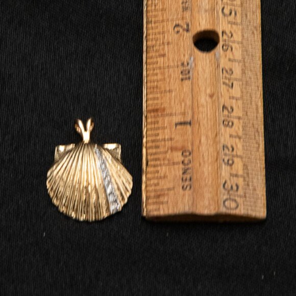 14K and Diamond Scallop Shell Pendant/Charm - Picture 3 of 3